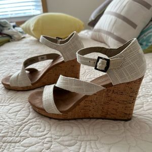 Toms Wedge Shoe/Heel
